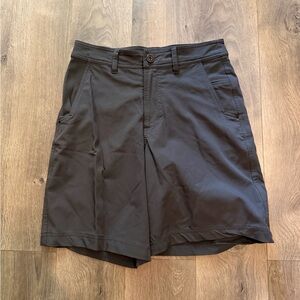 Lululemon Men’s Gray Golf/Training Shorts Size 30